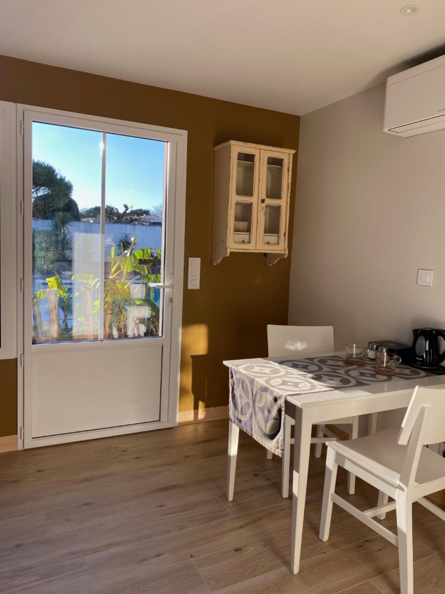 Maison M, Chambre Privee Acces Jardin Piscine Et Jacuzzi Pres De La Rochelle La Rochelle  Rum bild